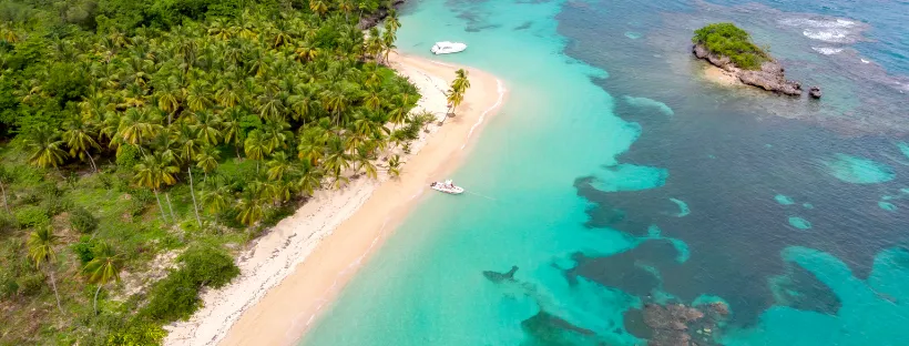 Plage paradisiaque des Caraïbes