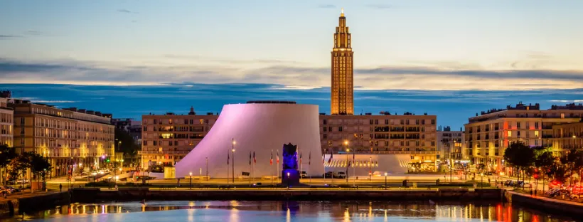 Vue du port du Havre au coucher du soleil