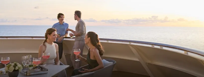 Amis sur le pont coucher du soleil regent