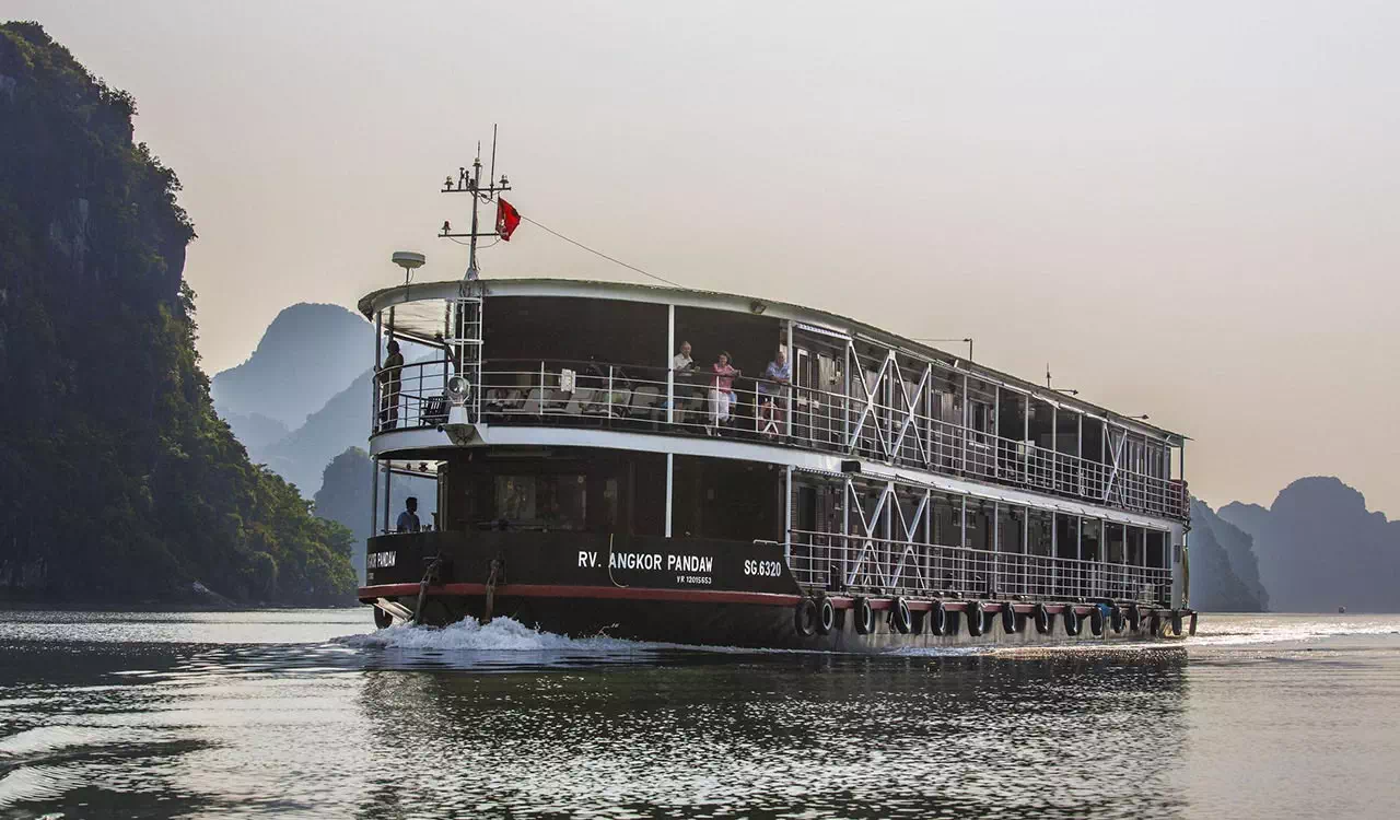 >DESTOCKAGE croisieres.FR Au fil du fleuve Rouge de baie d’Halong à Viet Tri