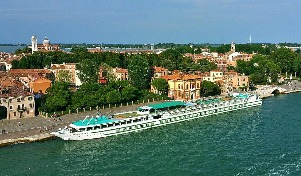 >DESTOCKAGE croisieres.FR Milan et le lac de Côme & croisière de Mantoue, bijou de la Renaissance, à Venise, la cité des Doges (formule port-port) (MMV_PP)