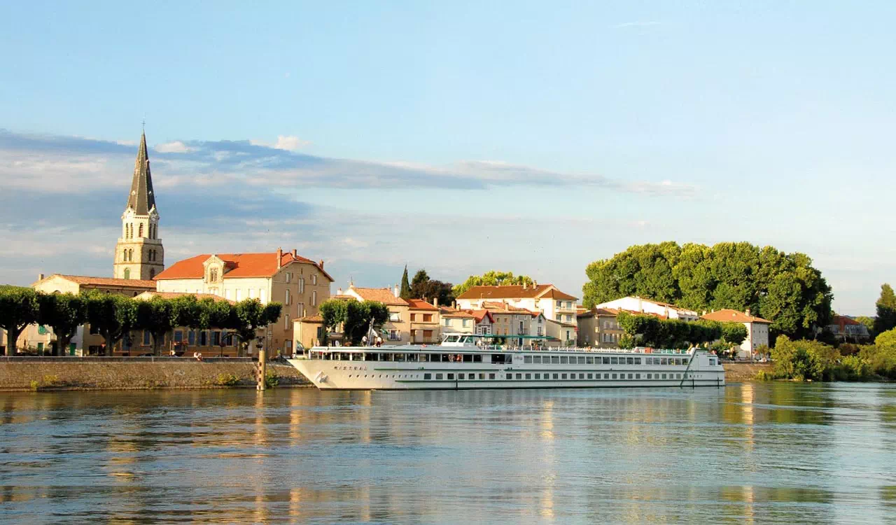 >DESTOCKAGE croisieres.FR Croisière et randonnées: le Rhône et la Saône révèlent la richesse de leurs terroirs (formule port/port) (LMM_RANPP)