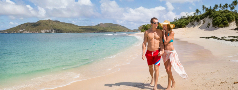 Couple sur la plage aux Cara&iuml;bes