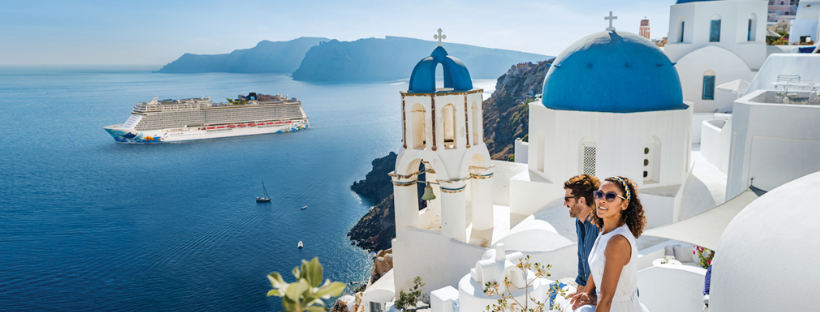 couple à santorin lors d'une croisière