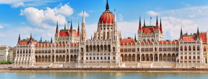 Parlement de Budapest au bord du Danube