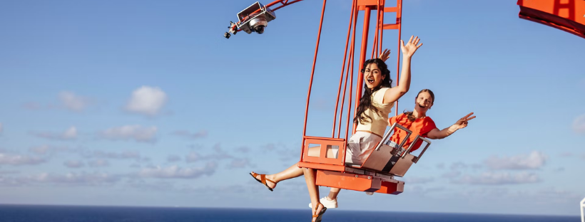 Attraction Cliffhanger du MSC World America au-dessus de la mer