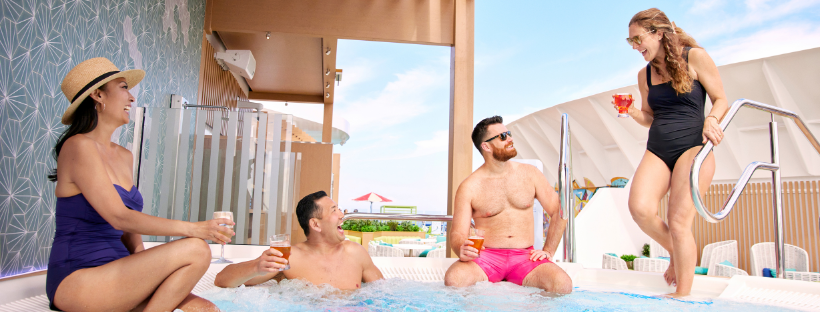 Adultes au bord d'une piscine