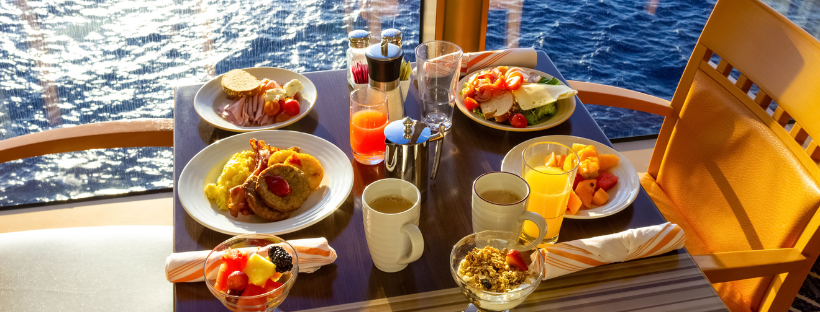 Repas dans un restaurant de spécialités en croisière