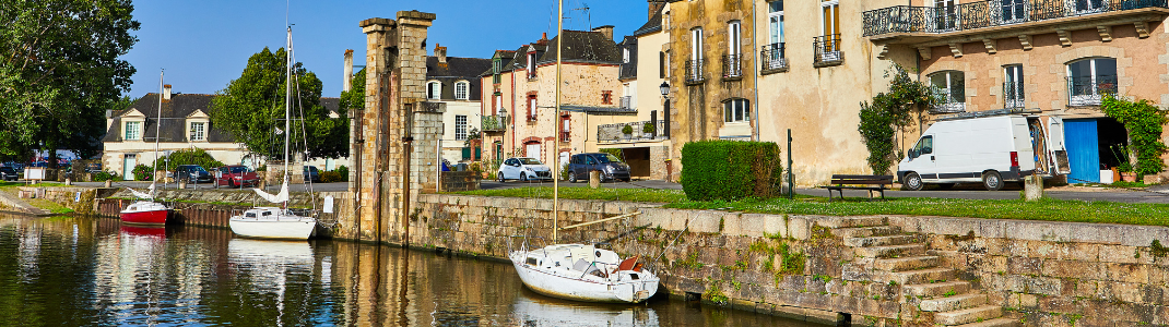 Redon-fleuve-maison-arbre-vert-eau-ponton-bateau-croisiere