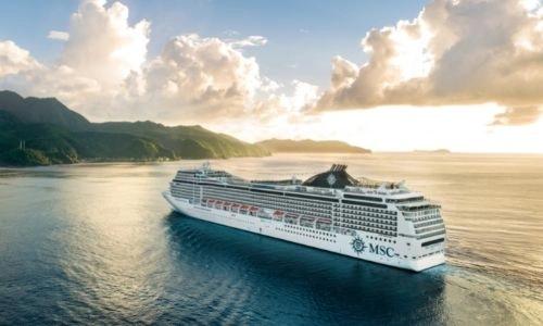 Le MSC Magnifica voguant sur les flots