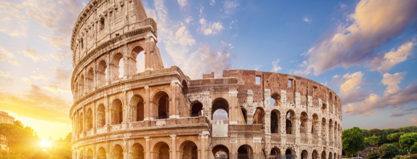 le Colisée de Rome avec un couché de soleil 