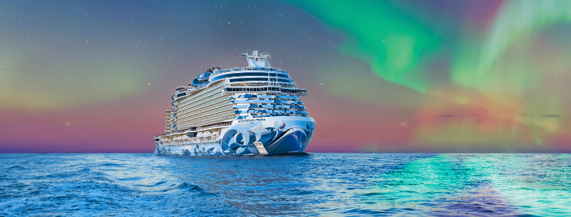 le norwegian prima en mer du Nord, avec une aurore boréale dans le ciel 