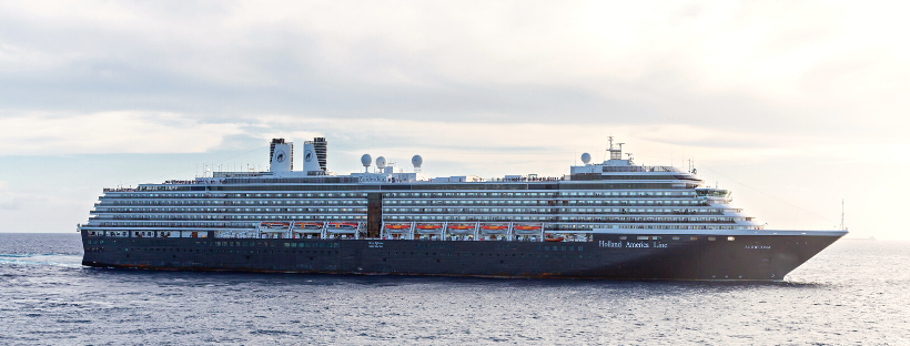 un navire de la compagnie de croisière Holland America vu de profil