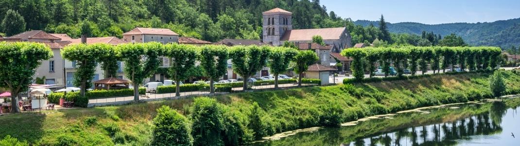 Le Lot traversant le village de Luzech