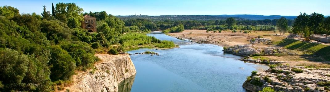 Le Gardon, la rivière du Gard, entouré de verdure