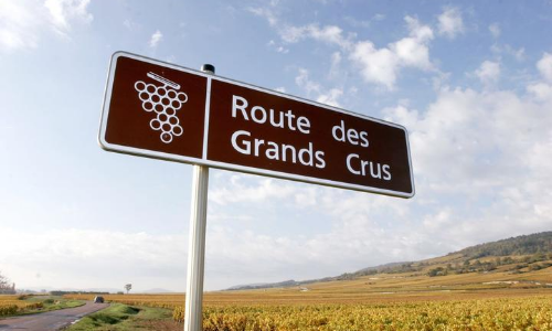 Panneau indiquant La Route des Grands Crus