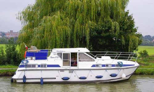 Un bateau de l'armateur Les Canalous