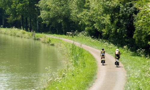 Cyclisme le long du canal