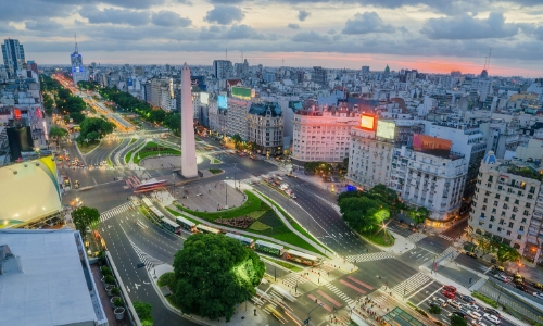 Vue en hauteur sur le centre ville de Buenos Aires, capitale de l'Argentine avec habitations, buildings, monuments