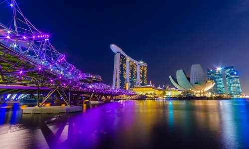 Singapour de nuit avec buildings et pont, Marina Bay