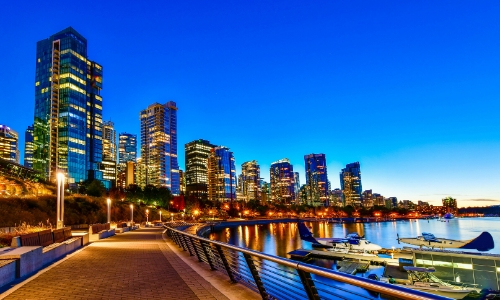 Ville de Vancouver avec buildings, bord de fleuve