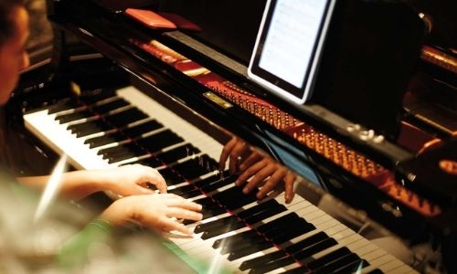 piano authentique sur un bateau de croisière