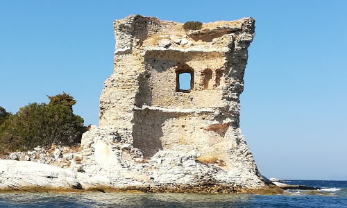 Ruines de la Tour de la Mortella