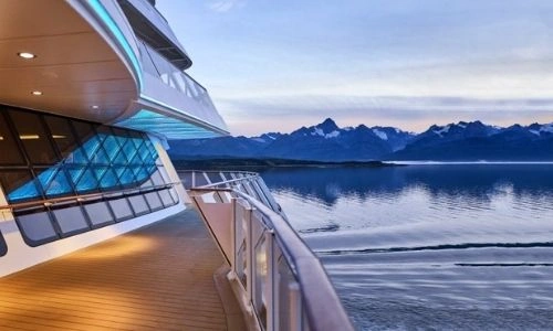  sublimes montagnes vu d&rsquo;un bateau de croisi&egrave;re