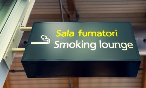 Panneau entrée lounge fumeurs