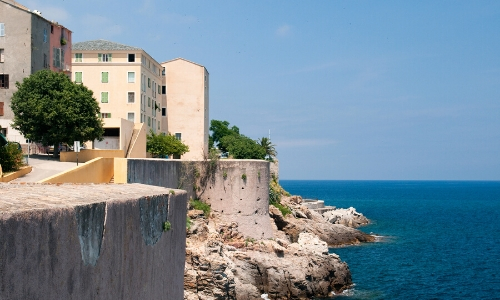 La citadelle de Bastia et ses remparts, site historique 