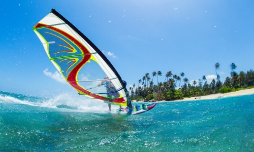 Planche à voile en mer