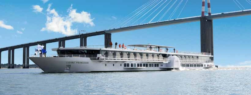 Le MS Loire Princesse naviguant sur la Loire