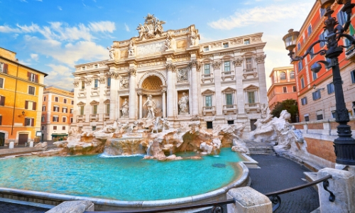 Vue sur la Fontaine de Trevi à Rome