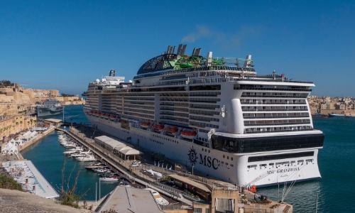 Une vue de la poupe du MSC Grandiosa