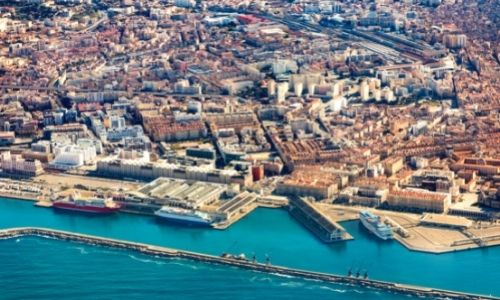 Vue aérienne des terminaux de croisières de Marseille 