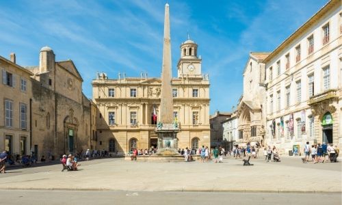 Place principale de la ville d’Arles, dans le sud près de Marseille 