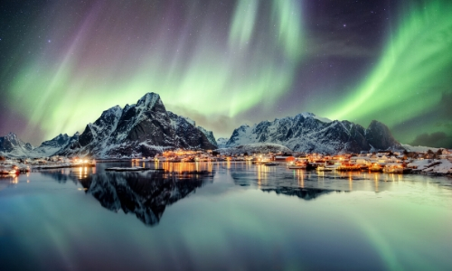 Vue sur les aurores boréales en Europe du Nord (ici Norvège)