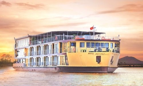 Bateau mekong Prestige sur un fleuve