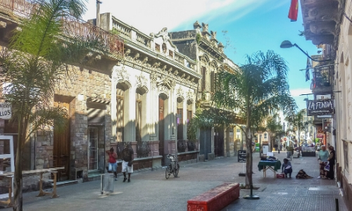 Vue sur le centre historique de Montevideo, en Uruguay avec bâtiments de style colonial