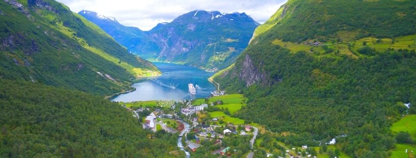 Escale de croisière à la vallée Geiranger dans les fjords de Norvège