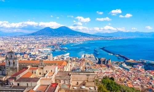 Vue panoramique et aérienne de la ville de Naples en Italie