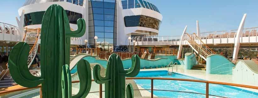 Un pizzaiolo et sa pizza &agrave; bord du bateau MSC croisi&egrave;re