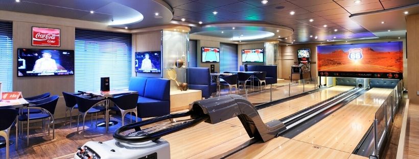 Les pistes de bowling à bord du bateau de croisière MSC Preziosa 