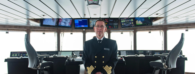 Commandant à bord d'un bateau de croisières