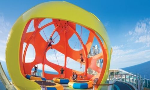 Les trampolines du Sky Pad Bungee de la Royal Caribbean