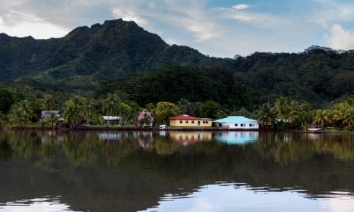 La baie de Ha'aneme sur l'île de Tahaa