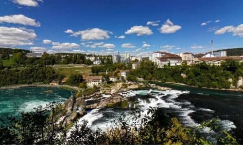 Les chutes d'eau du Rhin à Schaffhouse en Suisse