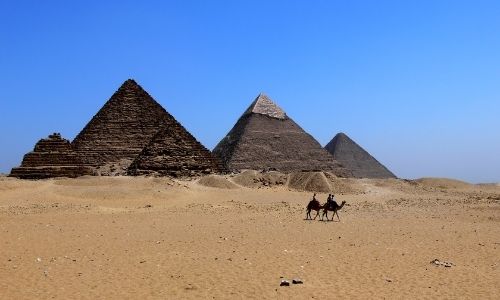 Les pyramides de Gizeh en Egypte 