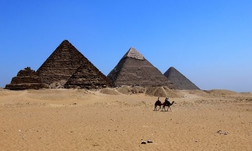 Les pyramides de Gizeh en Egypte 