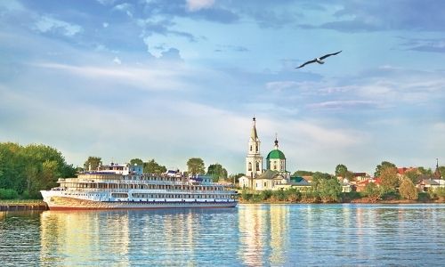 Un monastère orthodoxe en Russie et le bateau Tchekhov des Rivages du Monde